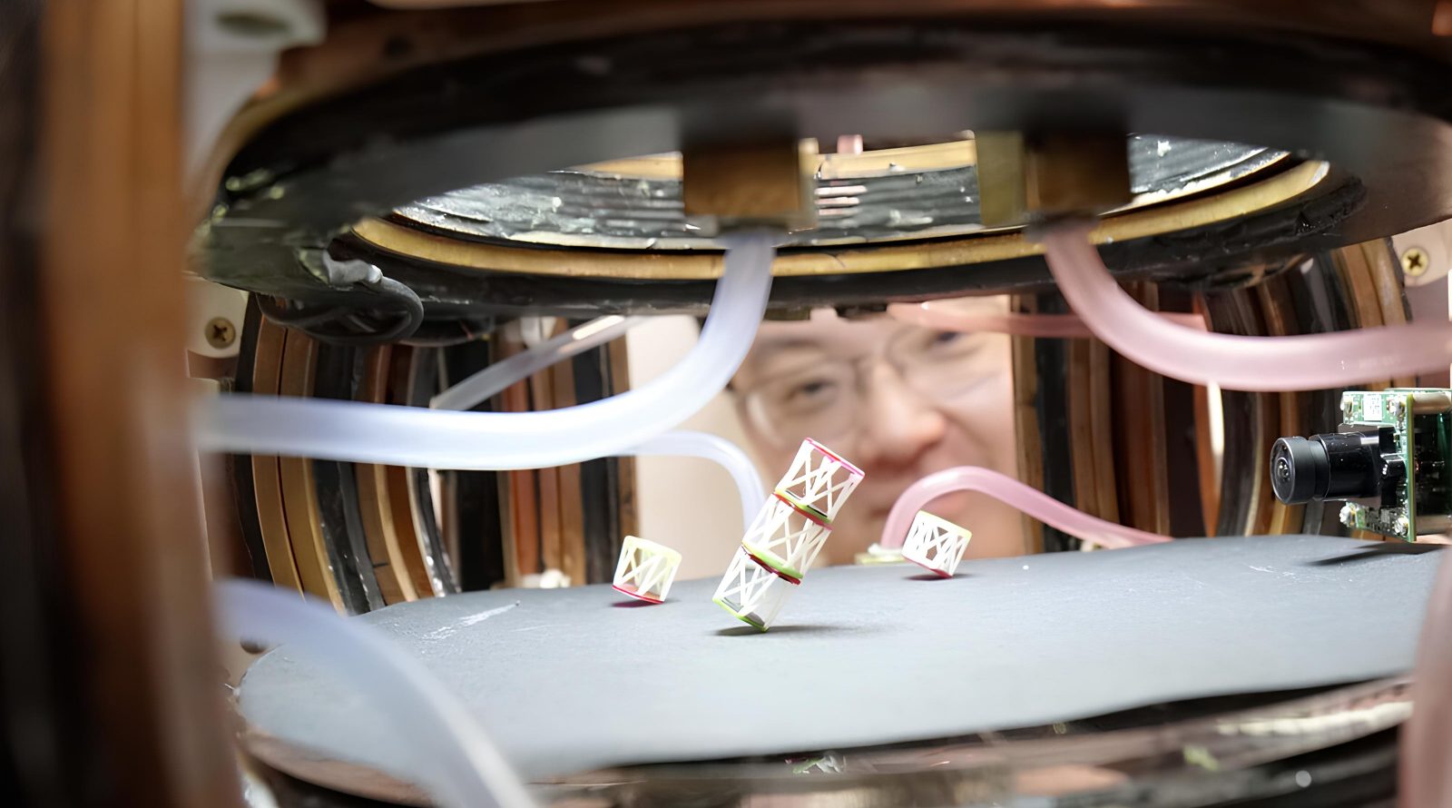 metabot-sposobnyj-izmenyat-formu-i-vypolnyat-komandy