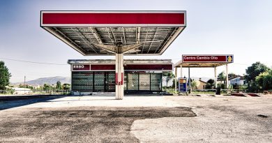 Бензозаправка | источник: thelazydesigner / Flickr