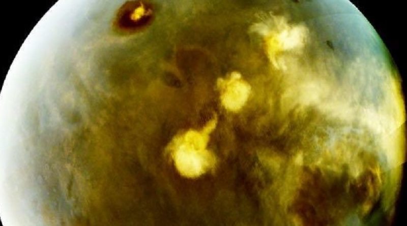 Облака над вулканами и УФ-свечение Марса