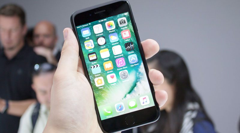 Apple iPhone 7 | фото: mobilesyrup.com