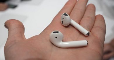 Apple AirPods | фото: slashgear.com