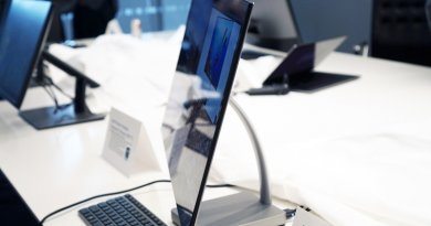 Самый тонкий в мире монитор Dell Ultrathin S2718D | фото: Devindra Hardawar/Engadget