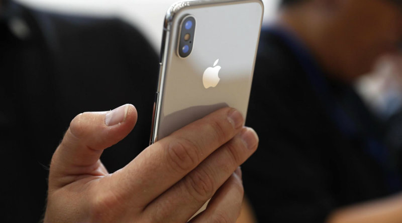 iPhone X | Фото: cnbc.com