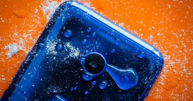 HTC U11 Life | Фото: cnet.com