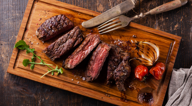 Стейк | Фото: lifehacker.ru