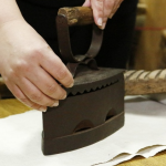 Угольный утюг. Фото: belpressa.ru