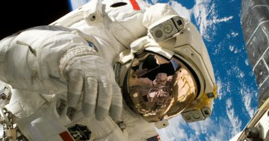 Космонавт | Фото: http://luxfon.com