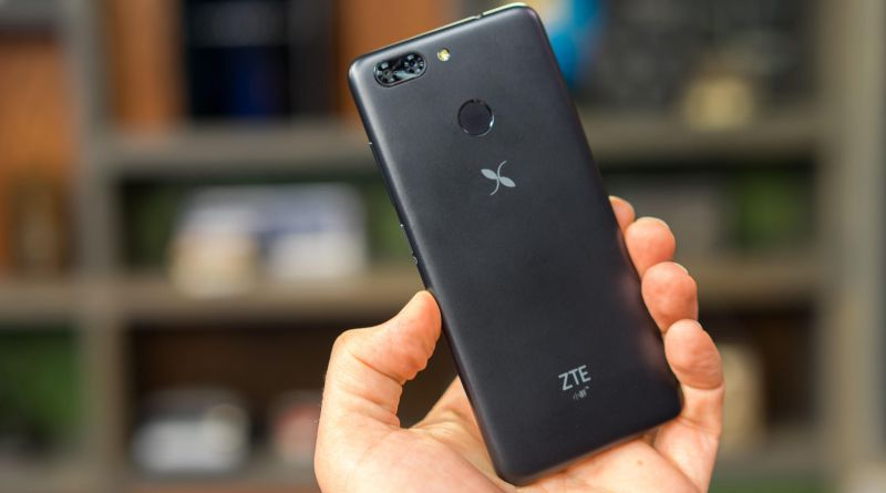 ZTE Blade V9 Vita | Фото: Engadget