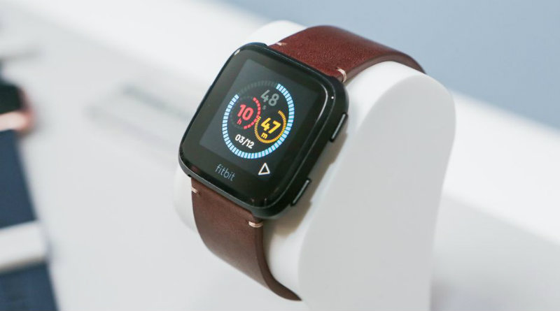 Fitbit Versa | Фото: CNET