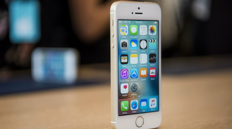 iPhone SE | Фото: timedotcom