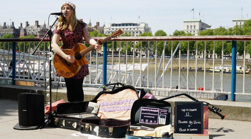 Уличный музыкант | Фото: Trending Hits