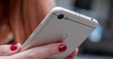 Дешевый смартфон | Фото: ferra.ru