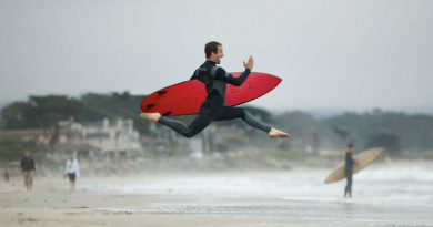 Доска для серфинга Tesla | Фото: theinertia