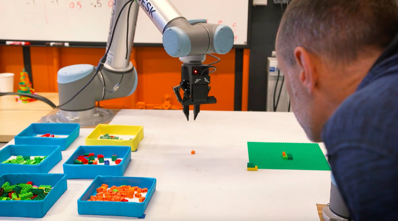 Brickbot | Фото: Autodesk