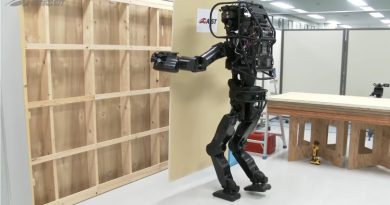 Робот HPR-5P | Фото: pcmag