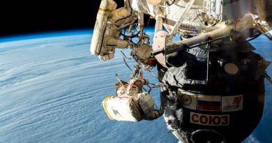 Космонавты в космосе | Фото: trashbox.ru