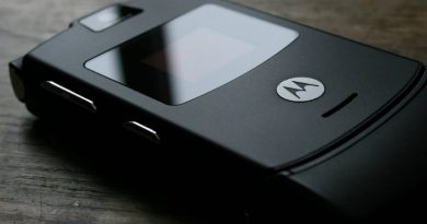 Motorola RAZR V3 | Фото: akamaihd.net