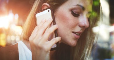 Разговор по смартфону | Фото: Boombate