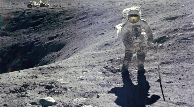 Астронавт на Луне | Фото: pikabu