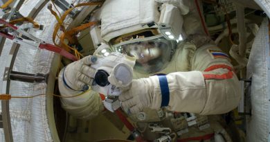 Космонавт | Фото: fonwall.ru