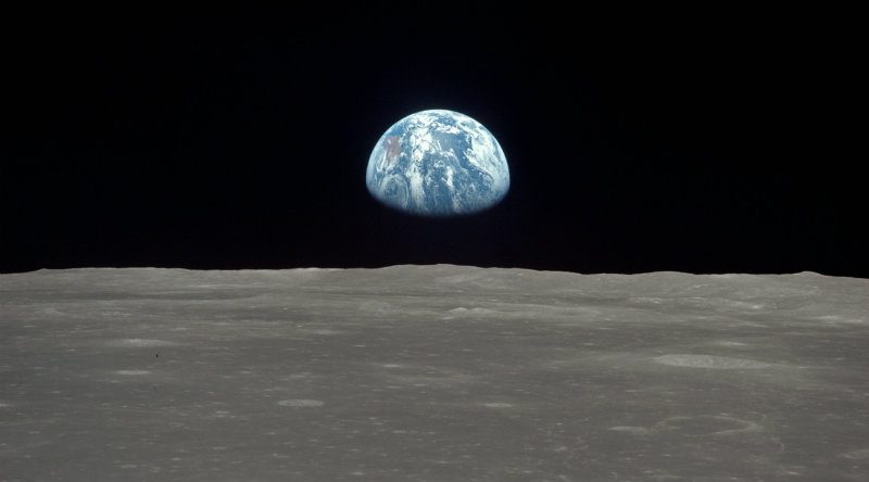 Луна | Фото: theatlantic