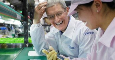 Тим Кук на заводе Foxconn | Фото: 9to5mac