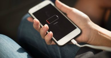 Зарядка iPhone | Фото: seniorlivingmag