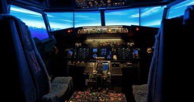 Симулятор самолета в отеле | Фото: https://kotaku.com