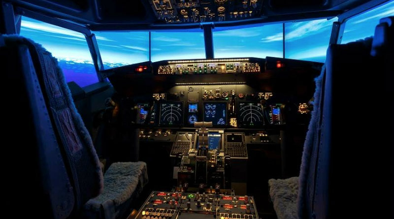 Симулятор самолета в отеле | Фото: https://kotaku.com