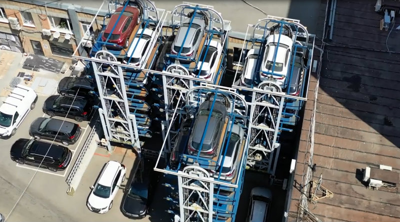 Парковка официального дилера Nissan на Таганке | Фото: chudo.tech