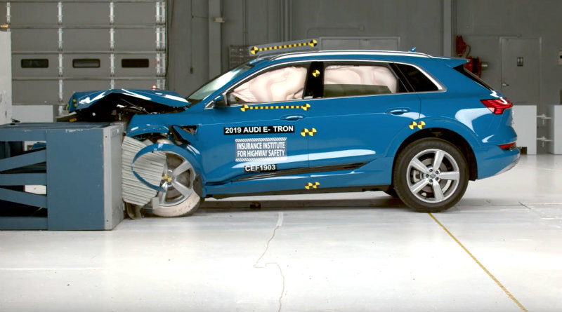 Краш-тест Audi E-Tron | Фото: carbuzz