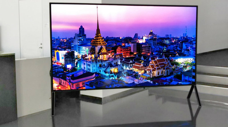 8K телевизор Sharp | Фото: Engadget