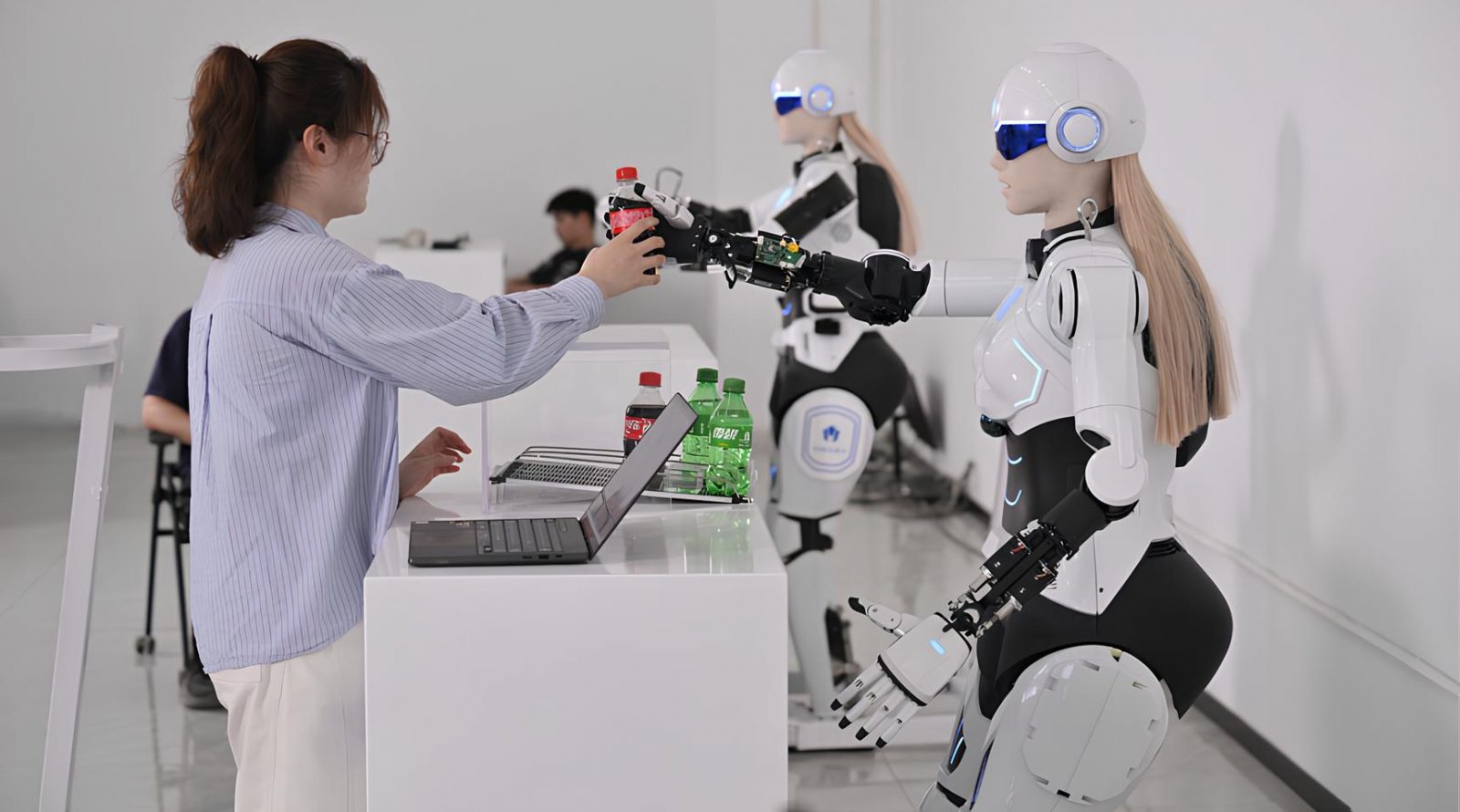 exeed-robot-gumanoid-aimoga-mornine