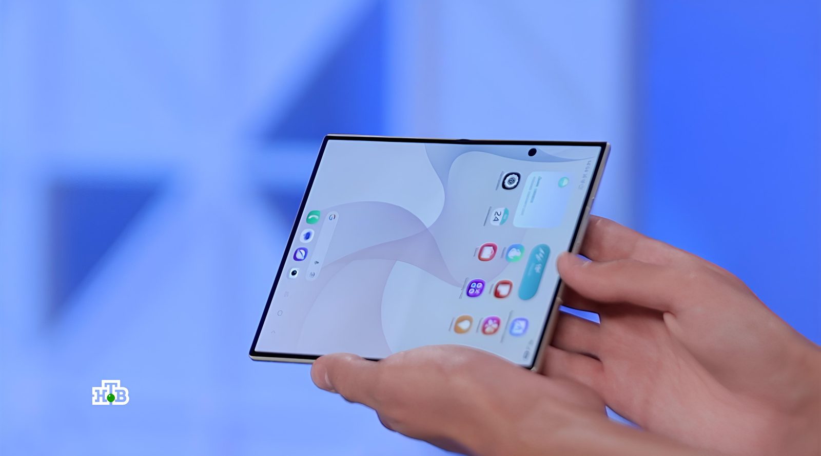 kvadratnyj-smartfon