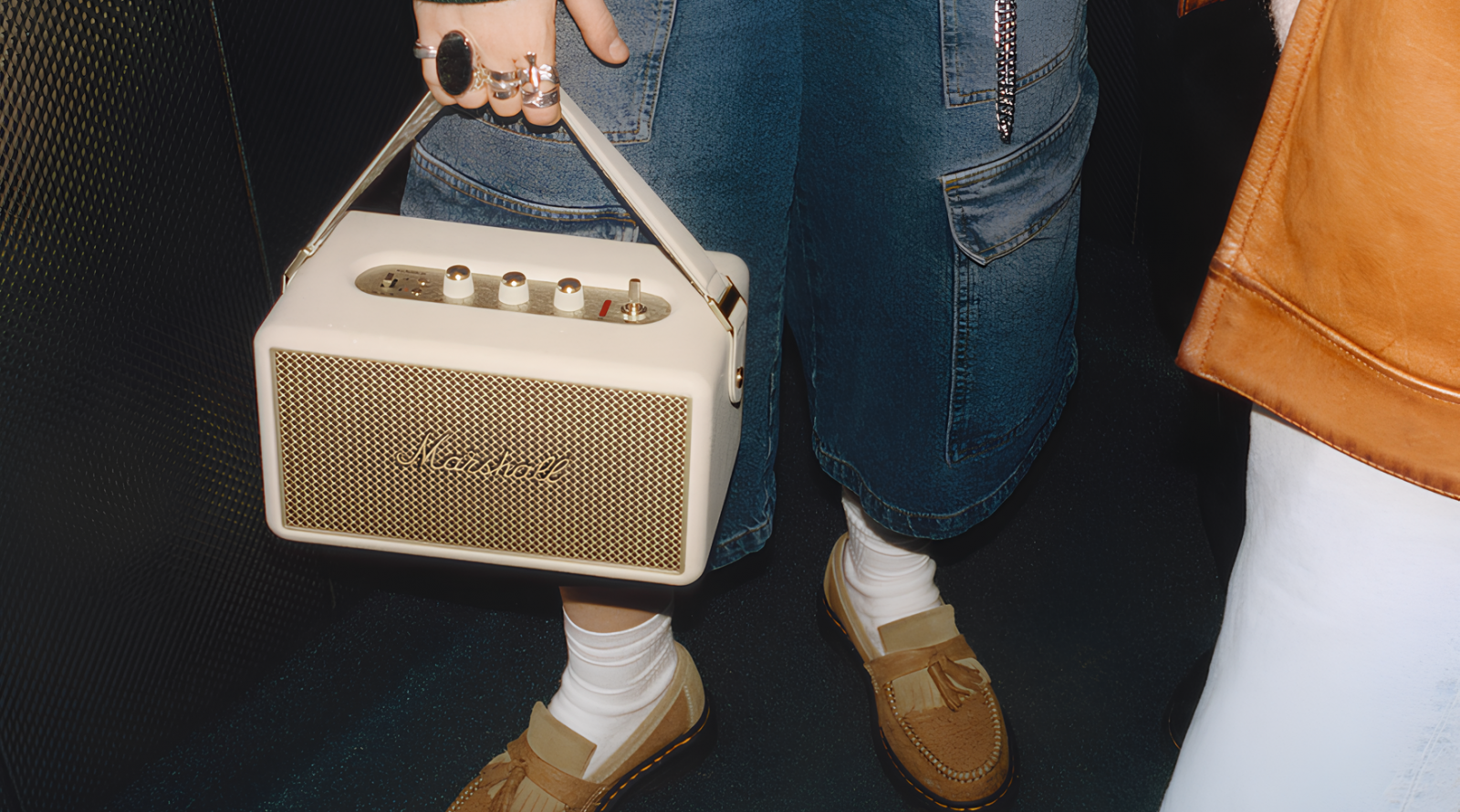 marshall-kolonka-s-50-chasami-avtonomnoj-raboty