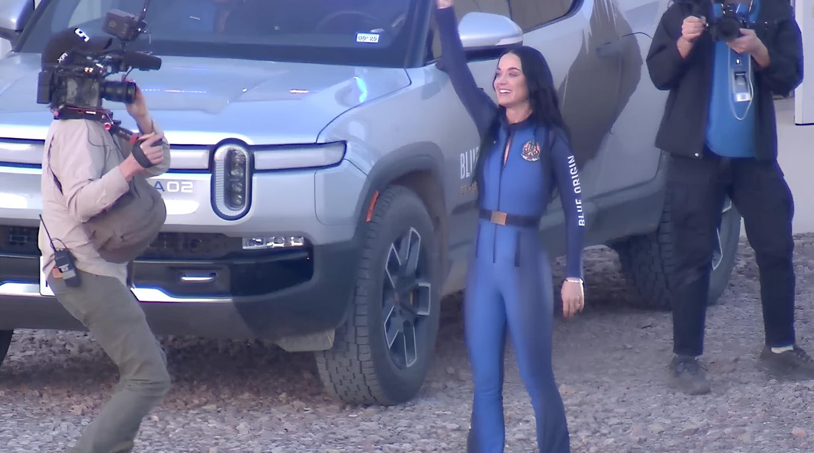 new-shepard-otpravila-v-kosmos-pervyj-polnostyu-zhenskij-ekipazh