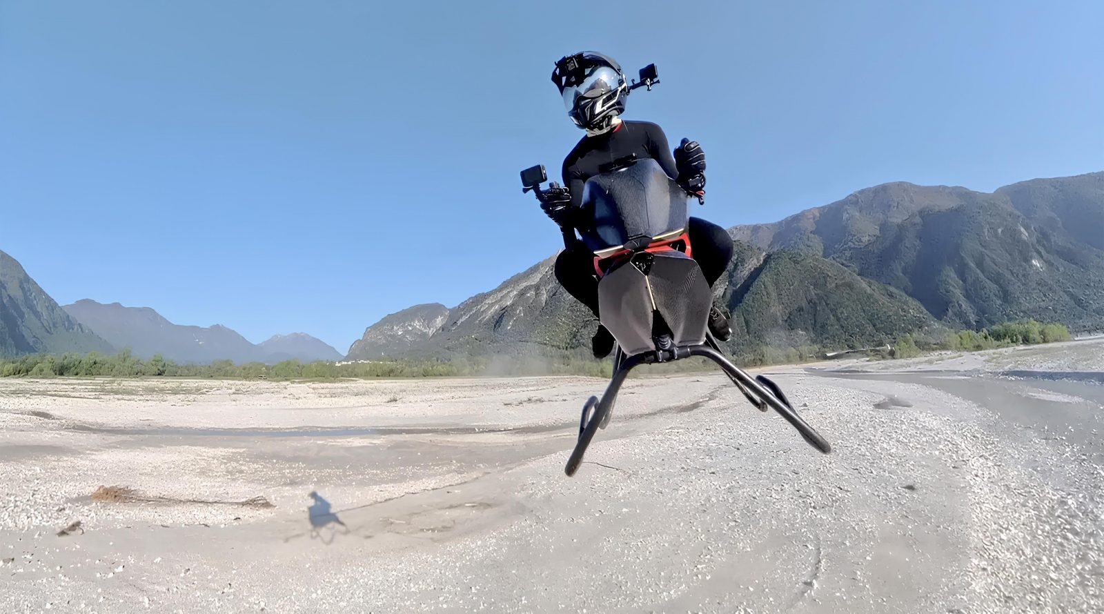 volonaut-airbike-pervyj-v-mire-reaktivnyj-letayushhij-mototsikl