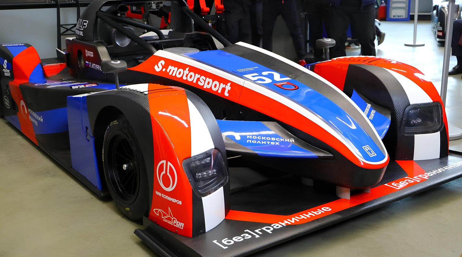 v-rossii-sozdali-pervyj-gonochnyj-gibridnyj-avtomobil-klassa-cn