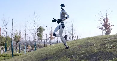 G1-Bionic-begaet-kak-chelovek