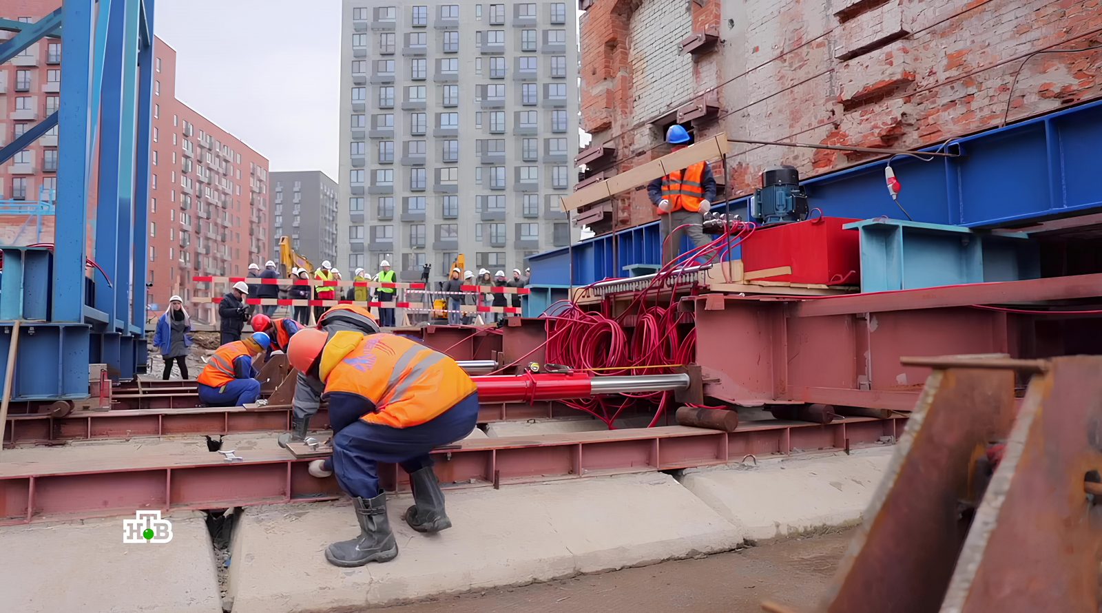 kak-pereezzhayut-mnogoetazhki-i-kottedzhi