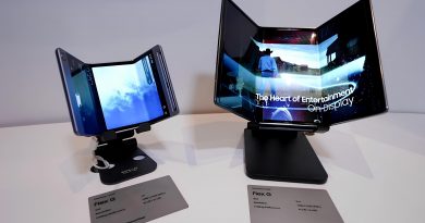 ekran_smartfona_skladivaetsya_s_2_storon