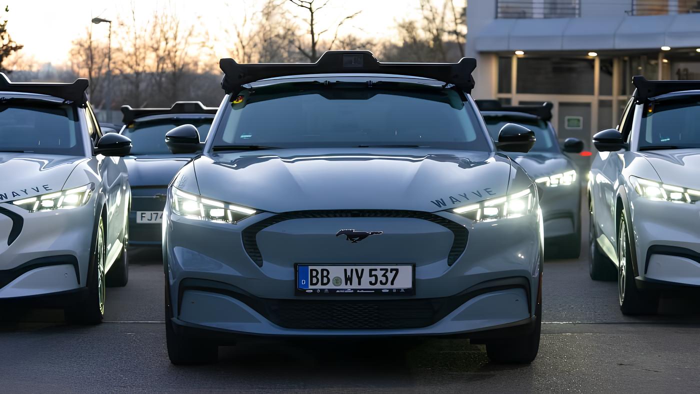 wayve-i-nissan-samoupravlyaemye-avtomobili