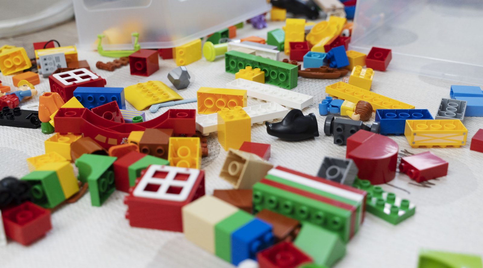 nejroset-legogpt-dlya-oblegcheniya-sborki-konstruktora