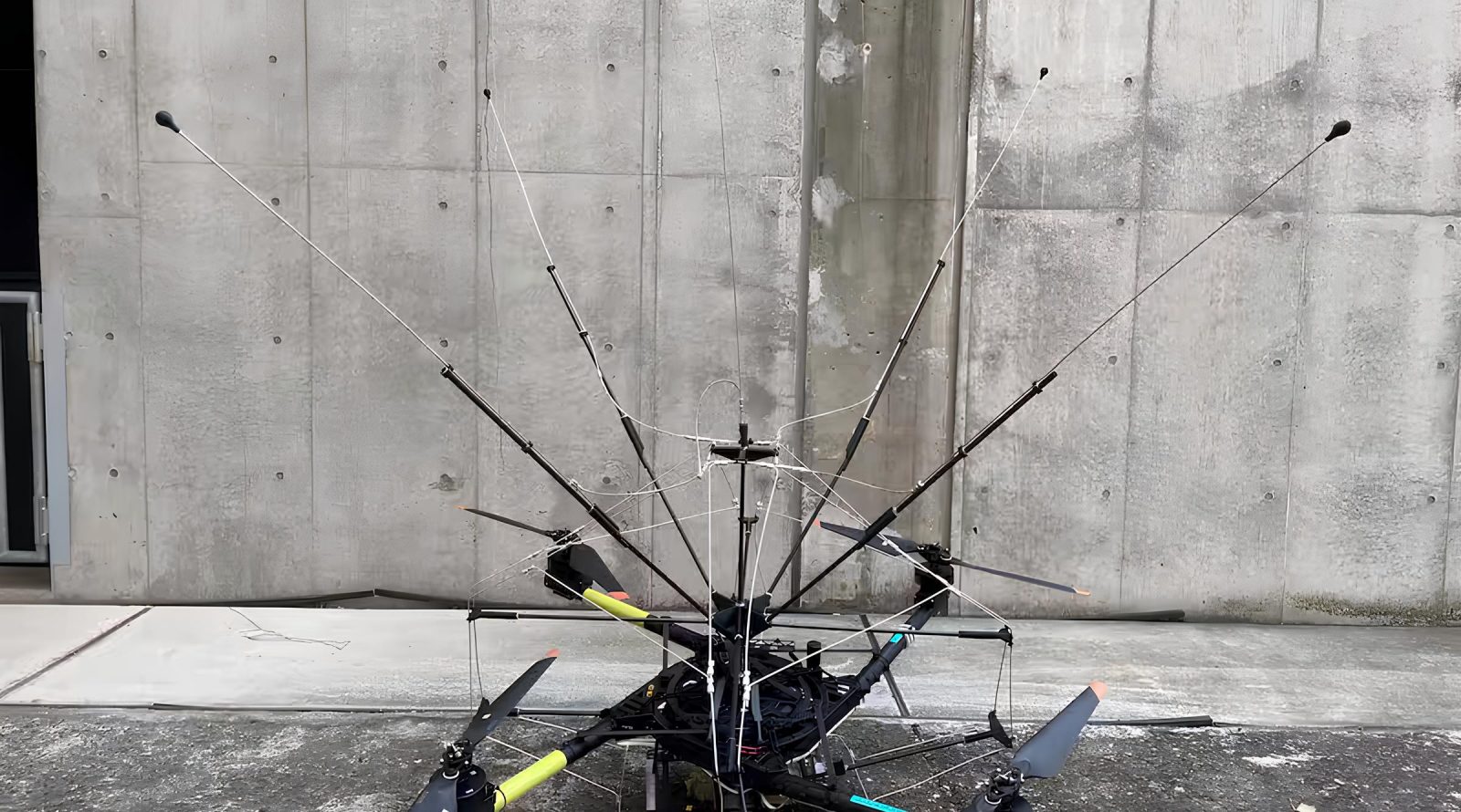 ntt-uspeshno-ispytala-dron-dlya-lovli-molnij