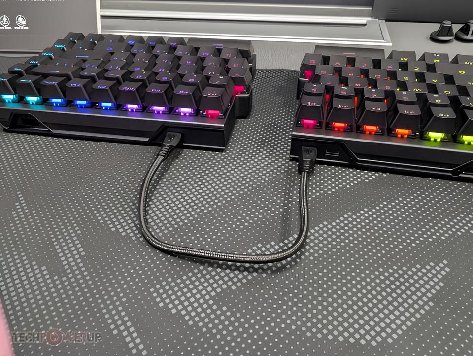 asus-razdelyonnaya-gejmerskaia-klaviatura